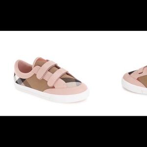 Burberry size 9 toddler shoes